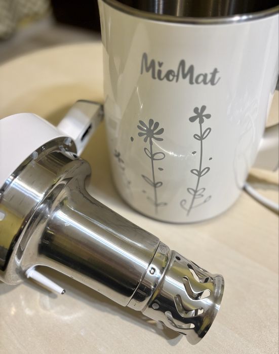 Уред за приготвяне на растително мляко Miomat