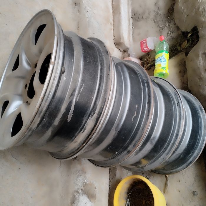 Дикси на 105 200