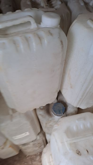 Продам канистры 20 л