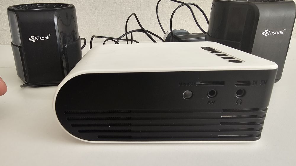 Мини проектор для дома и дачи с колонками