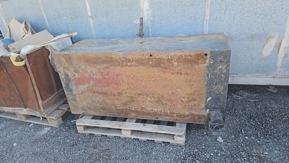 Продам бензобак на 500 литров