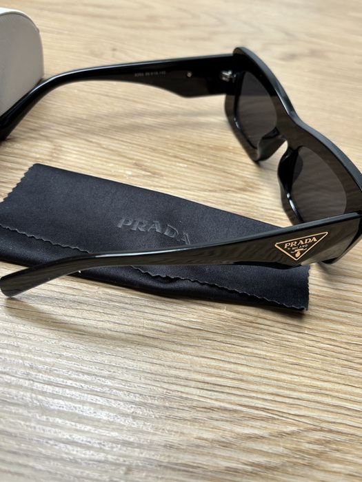 Дамски черни слънчеви очила Prada