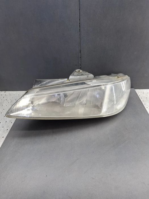 Far stanga 0 301 037 021 Peugeot 406 2002 2.0 HDi MT (110 hp)
