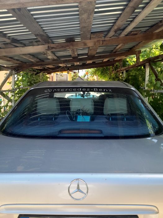 Mercedes-Benz  masina merge foarte bine