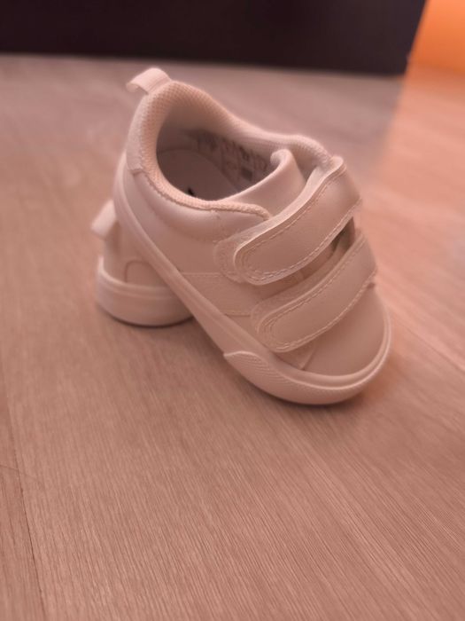 Бели обувки HM номер 18/19