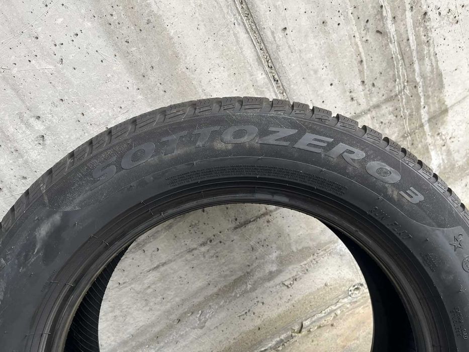 Чисто нови зимни гуми 225/60/18 Pirelli Winter Sotto Zero 3