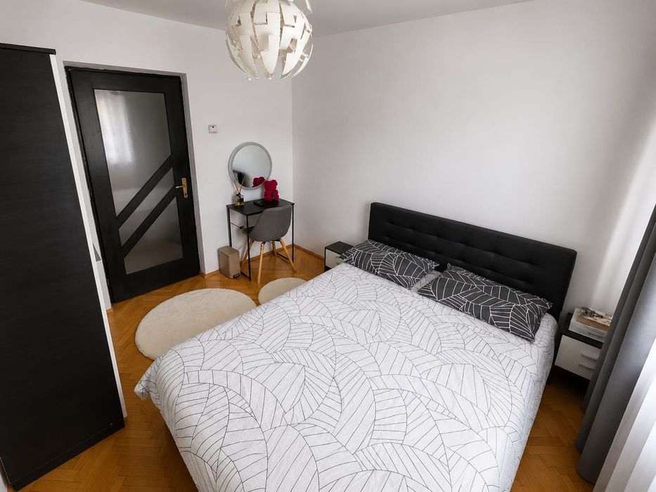 Apartament 4 camere de vânzare – 105 mp utili, complet utilat și mobilat