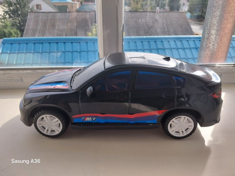 Продам игрушку бмв х6