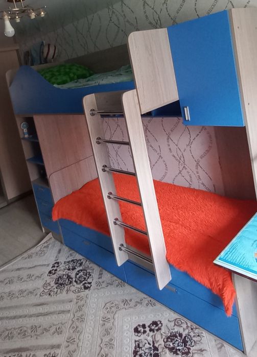 Продам кровать двухъярусную