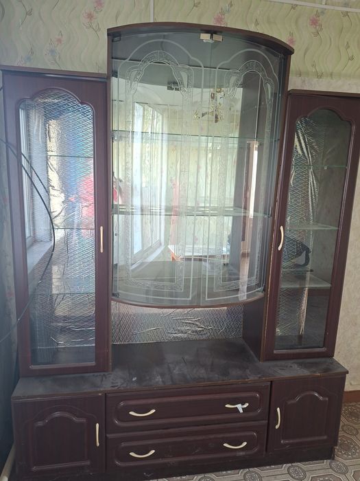Продам два шкафа и сервант/Екі шкаф пен сервант сатылады