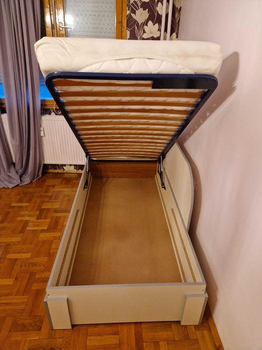 Единично легло с повдигащ механизъм и матрак 90/190см