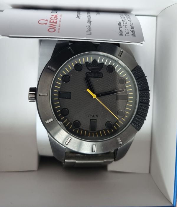 Продам часы наручеые Адидас