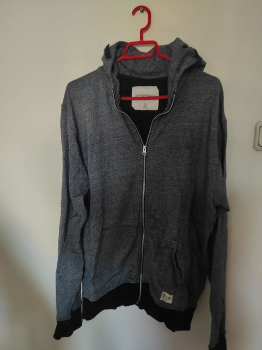 Pulovere, jersee, mărimi diferite, modele diferite, culori diferite