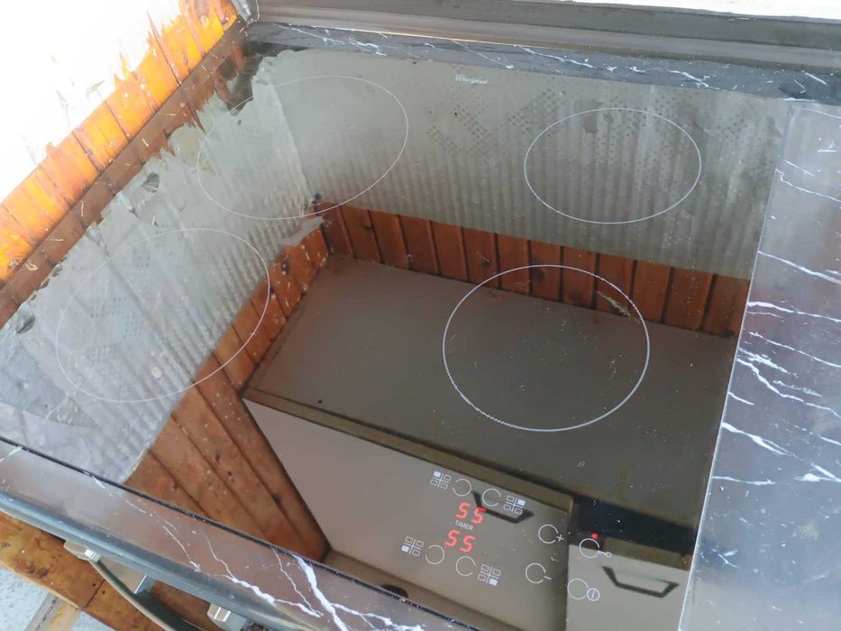 Фурна за вграждане Whirlpool и плот за вграждане