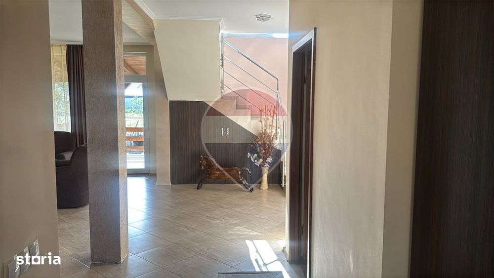De închiriat casă cu 5 camere, în Sântandrei
