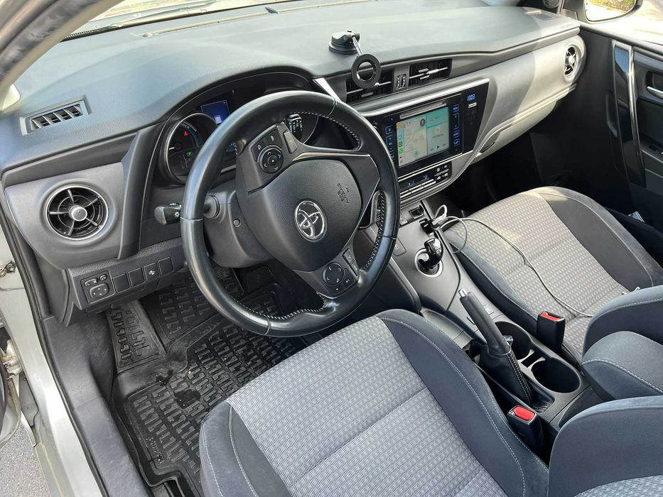 Toyota Auris Touring Sports 1.8 Hybrid Automată, 2018 (prima înmatriculare 02.2019) – 149.457 km | Garanție baterie hibridă | 2 seturi de roți
