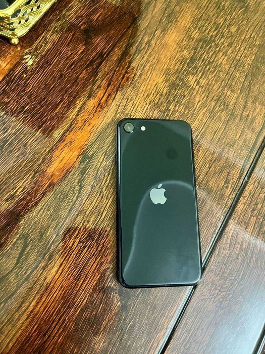 Iphone se midnight 2022