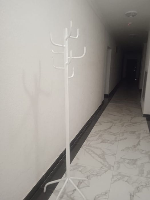 Продаем вешалку.