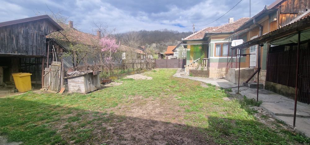 Casa de vanzare in Almasu, Salaj + teren 3600mp + 4 ha teren extravilan