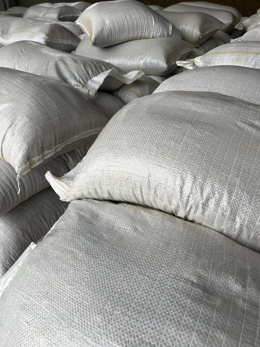 Vând șrot floarea-soarelui ambalat la sac