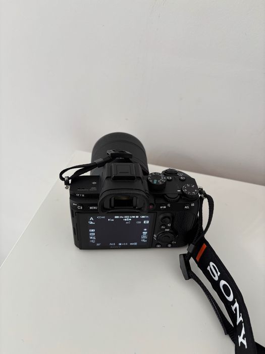 Фотоапарат Mirrorless Sony Alpha A7III, 24.2 MP, Full-Frame + Обектив SEL2870 28-70 мм