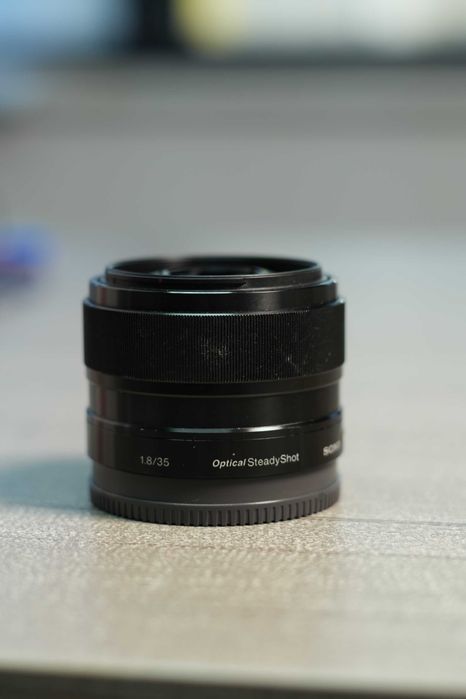 Объектив Sony E 35mm f/1.8 OSS