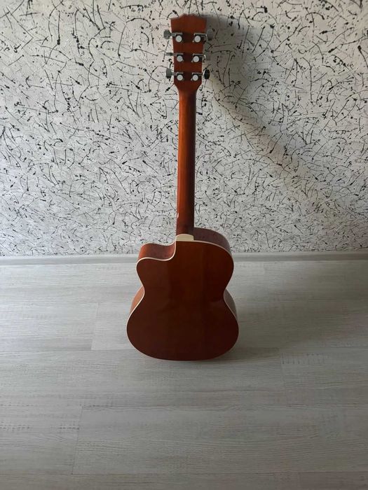 Гитары каждая 40 000