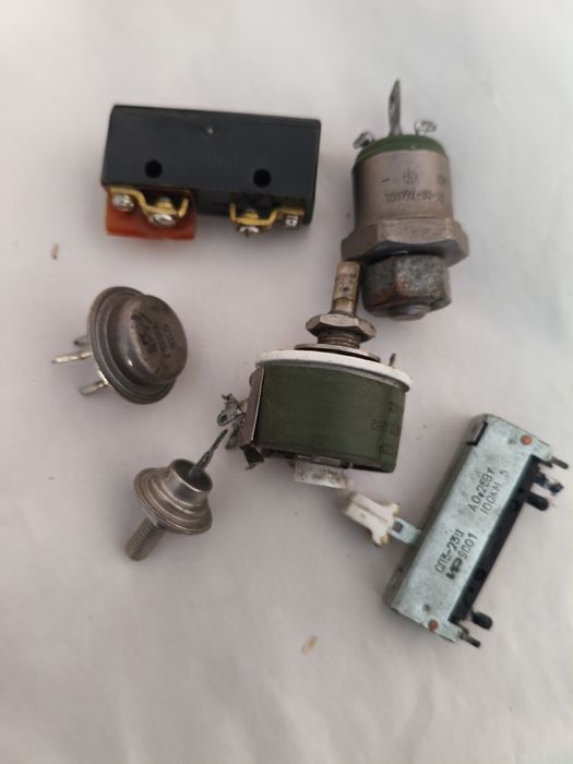 Продам радиодетали микровыключатель резистор