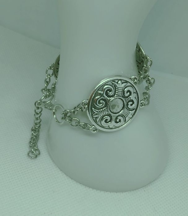 Женский браслет ручной работы.