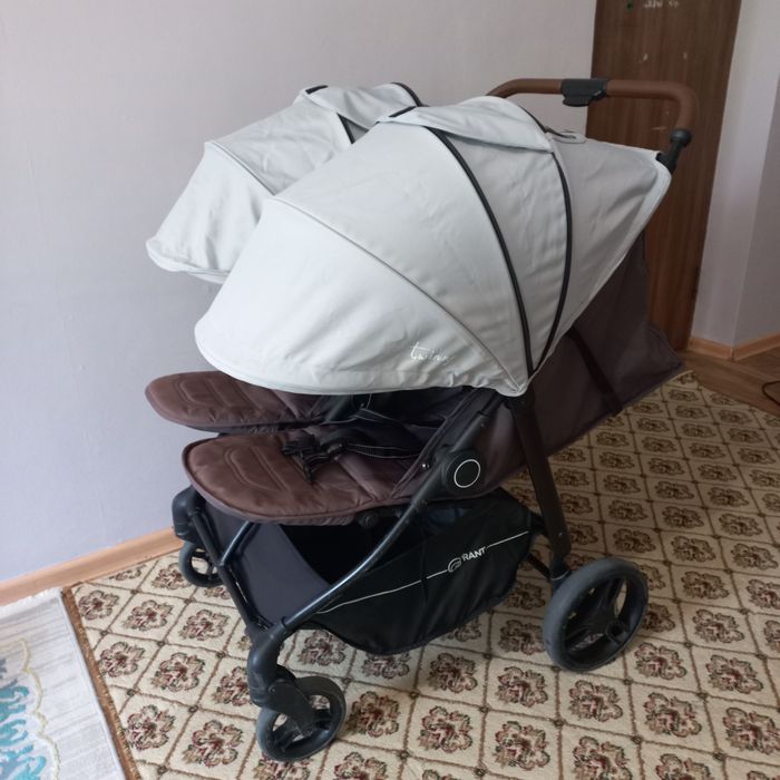 Коляска для двойни