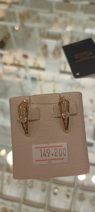 Продам новые золотые серьги