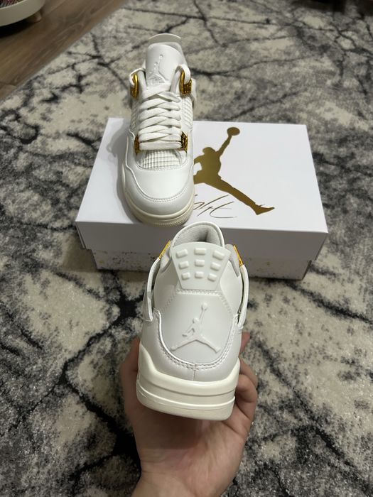 Jordan 4 Retro metalic gold