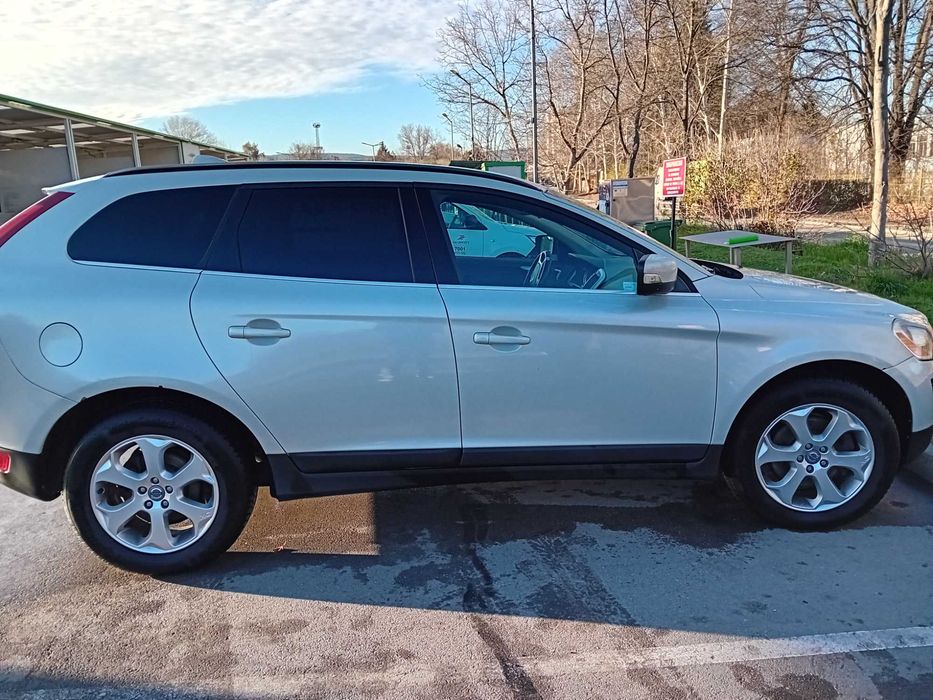 Продавам Volvo xc60