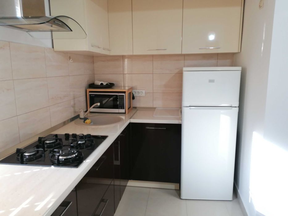 Închiriez apartament