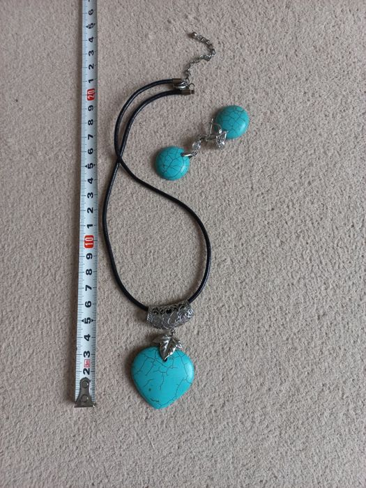 Бусы, бижутерия.