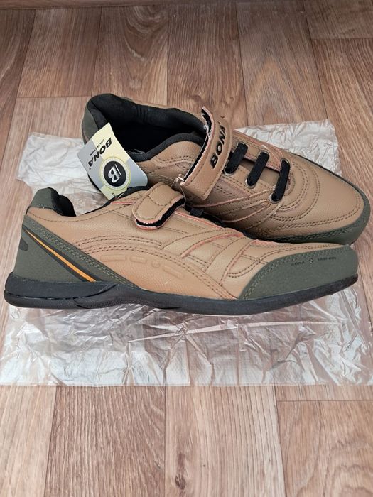 Продам кроссовки. 36 размер. Новые.