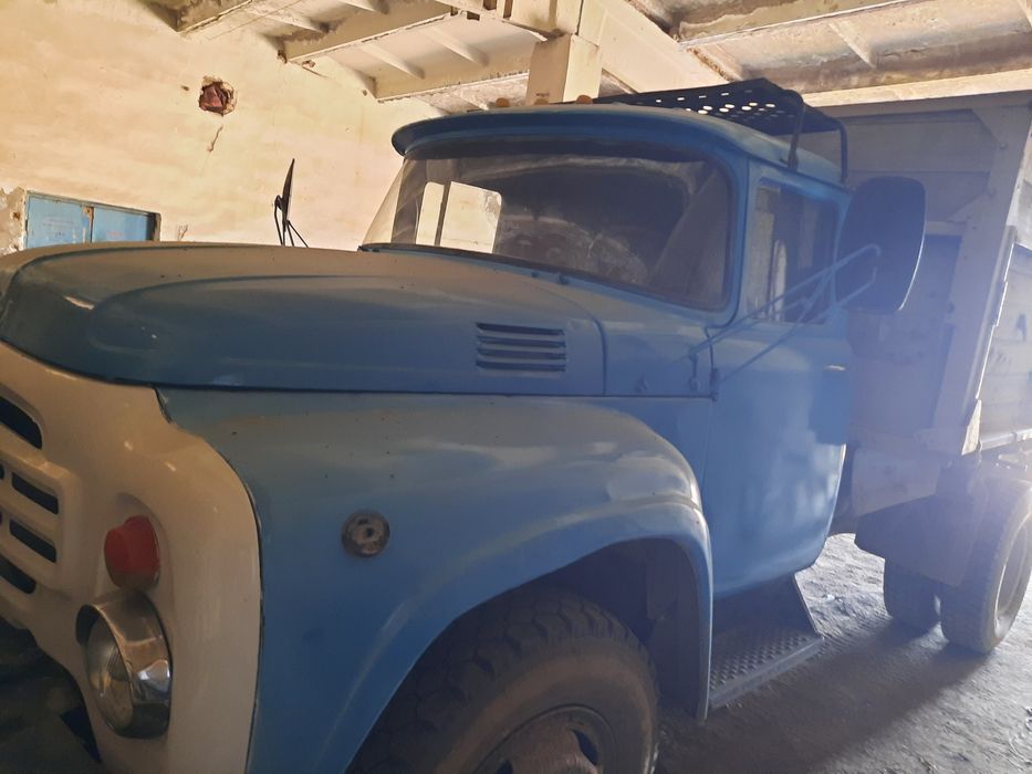 Зил срочна сотилади