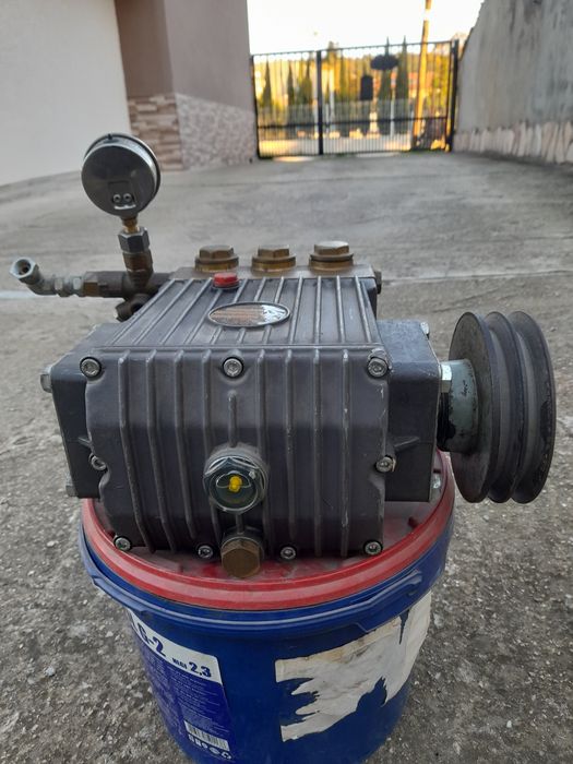 Бутална помпа за вода