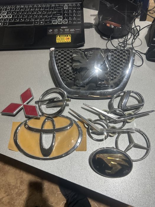 Эмблемы на разные авто