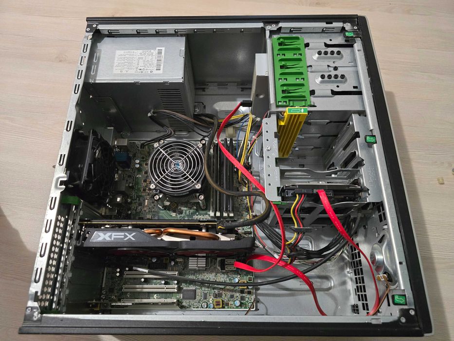 Vând PC – 12 GB RAM, 8 GB Placă Video dedicată, 500 Gb hard