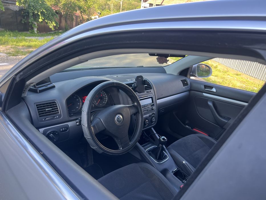 Vand Volkswagen Jetta 1.6 Benzina