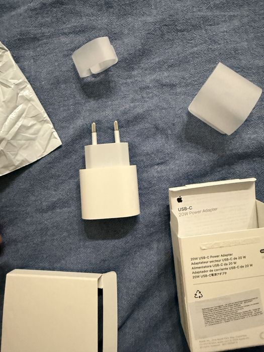 Apple 20W оригинал адаптер сатылады