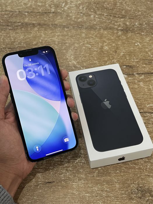 Телефон iPhone 13