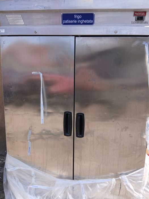 Vând frigider vertical inox