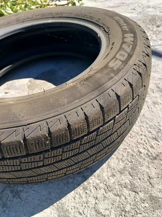 Продам 2 резины почти новые.