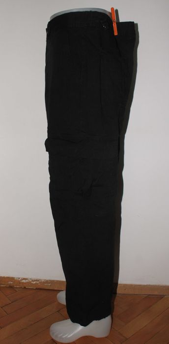 Мъжки черен карго панталон Bershka, Размер: М / EUR 42