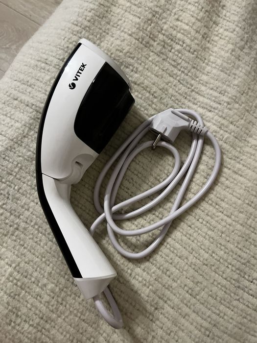 Отпариватель Vitek VT-2439 белый, черный