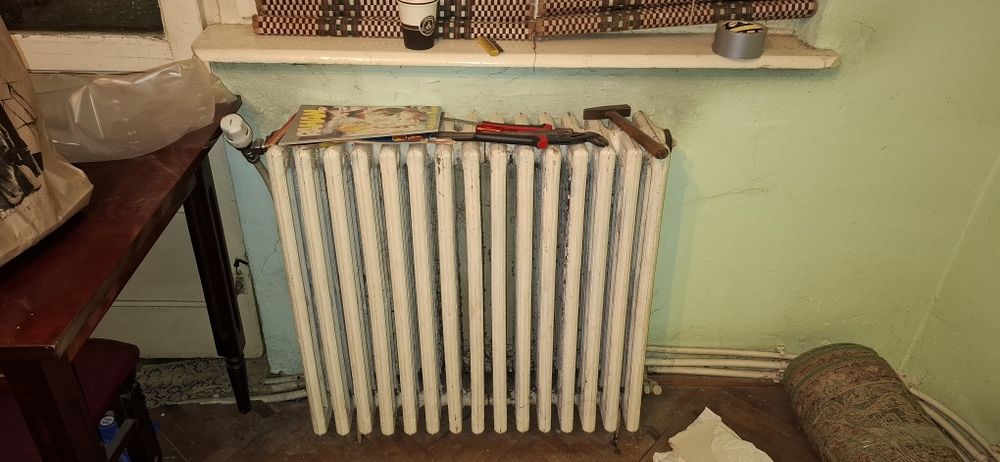 Vând 5 calorifere de fonta în perfectă stare.