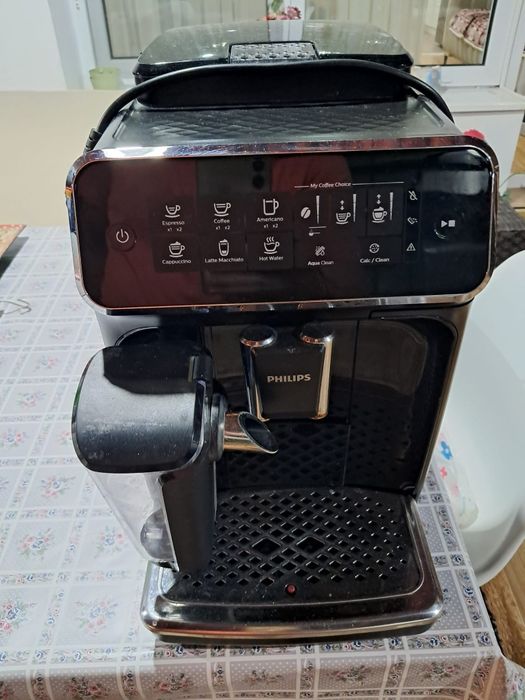 Espressior automat Philips Seria 3200 LatteGo