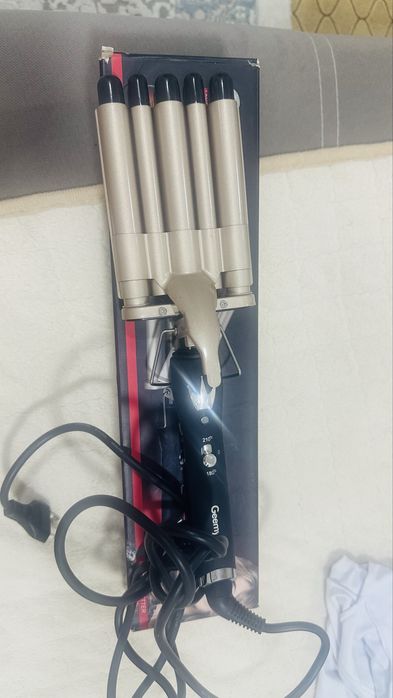 Продам плойку для волос Geemy GM-2933